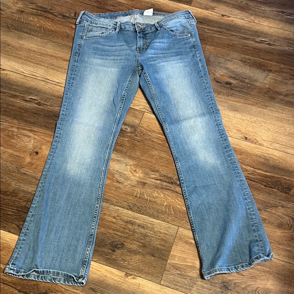 34/32 H&M Light Blue Women's Boot Cut denim Jeans